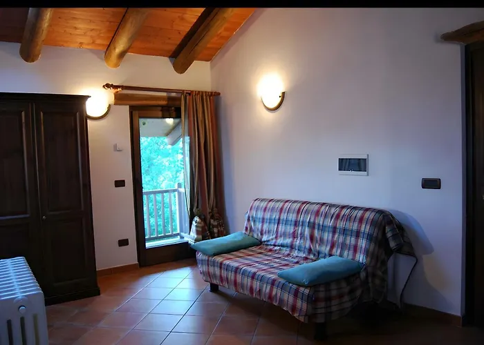 Le Nid Des Rouges Gorges